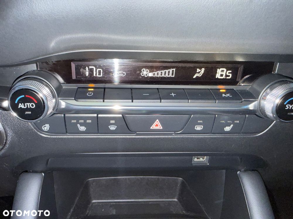 Mazda 3 e-SKYACTIV-G 122 M HYBRID EXCLUSIVE-LINE - 10