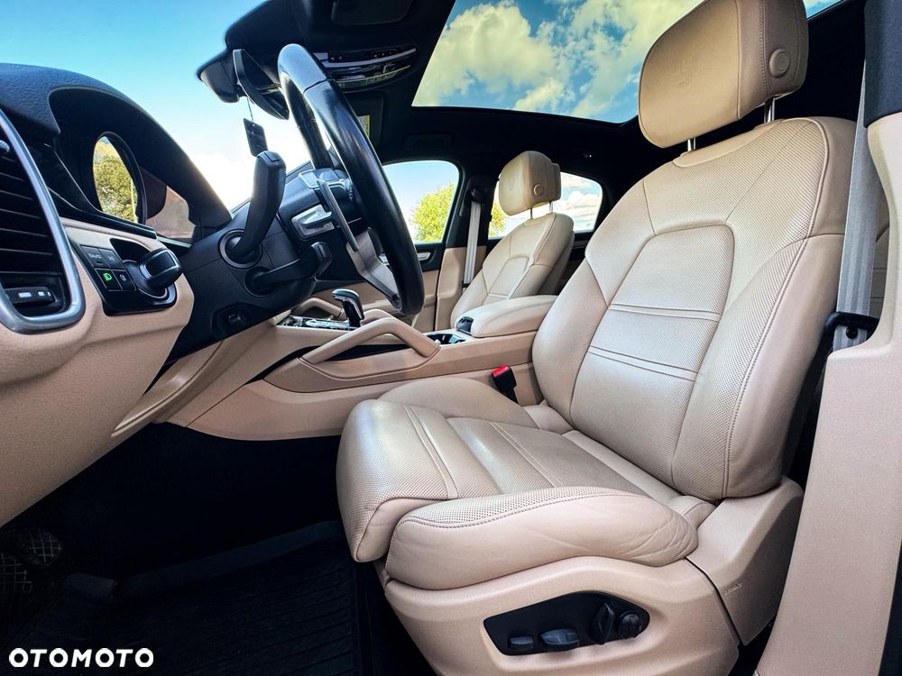 Porsche Cayenne Platinum Edition - 16