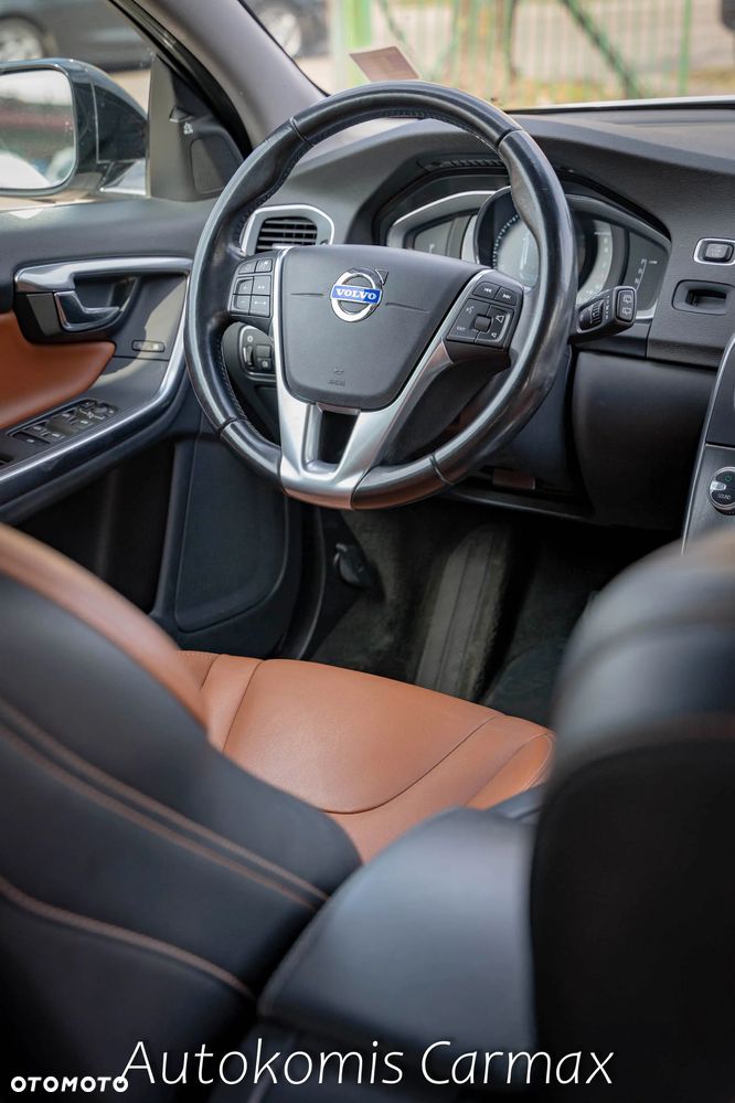 Volvo V60 Cross Country T5 AWD Summum - 17