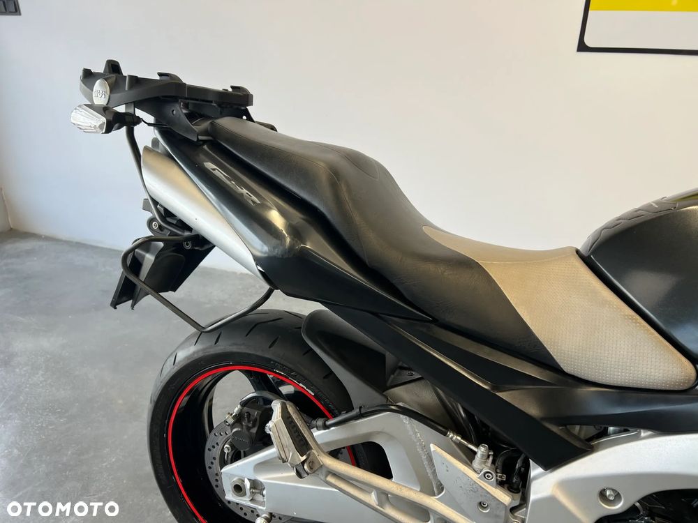 Suzuki GSR - 15