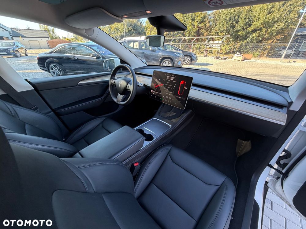 Tesla Model Y RWD - 36