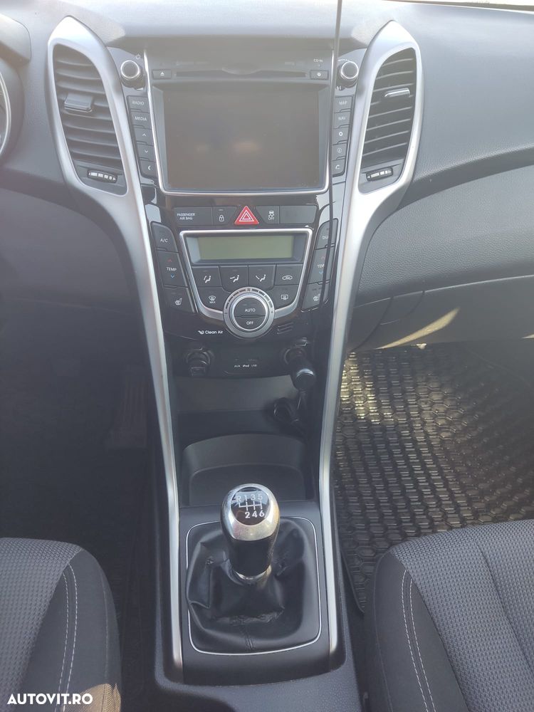 Hyundai i30 i30cw 1.6 CRDi Fifa World Cup Edition - 9