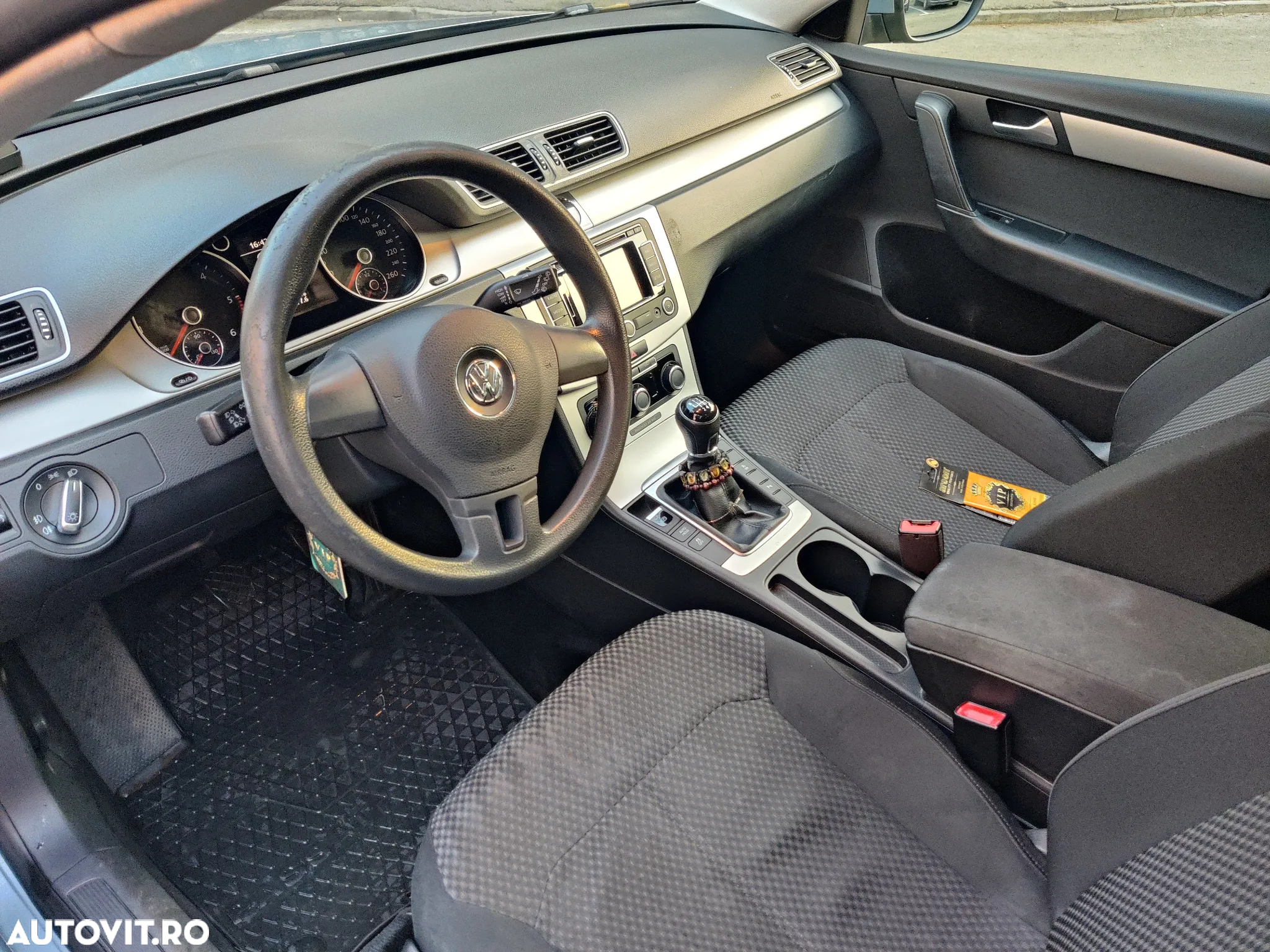 Volkswagen Passat - 13