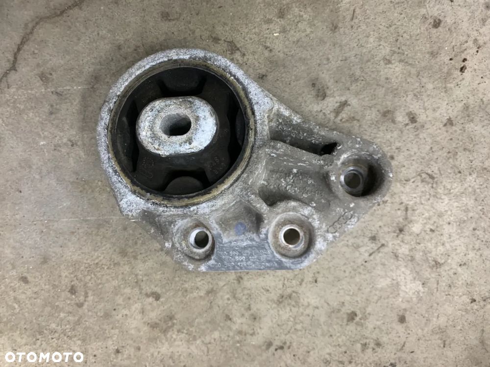 łapa podpora poduszka mostu 8E0599125P A6 C6 FL Lift 2.7 TDI - 1