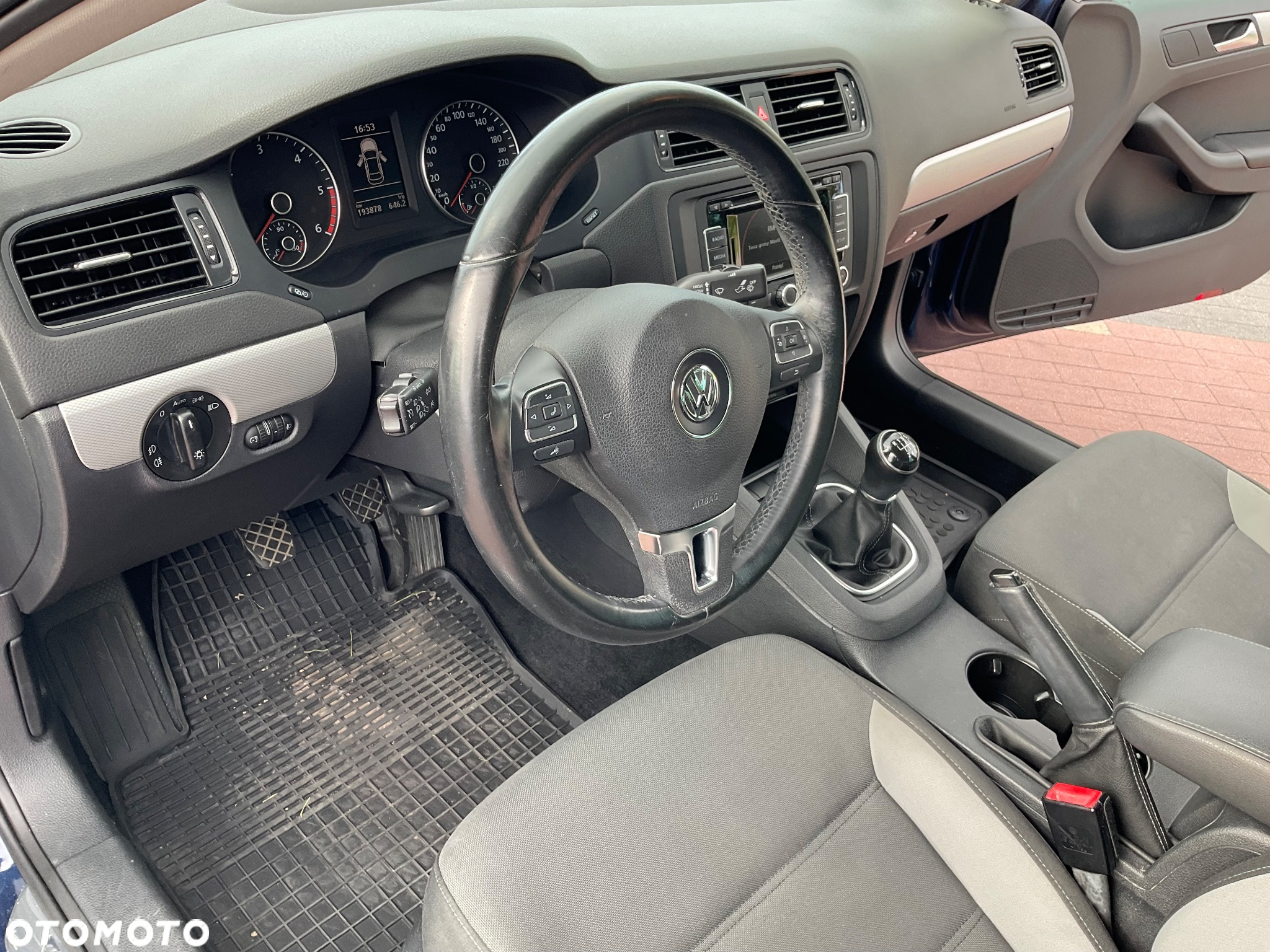 Volkswagen Jetta 2.0 TDI Life - 23