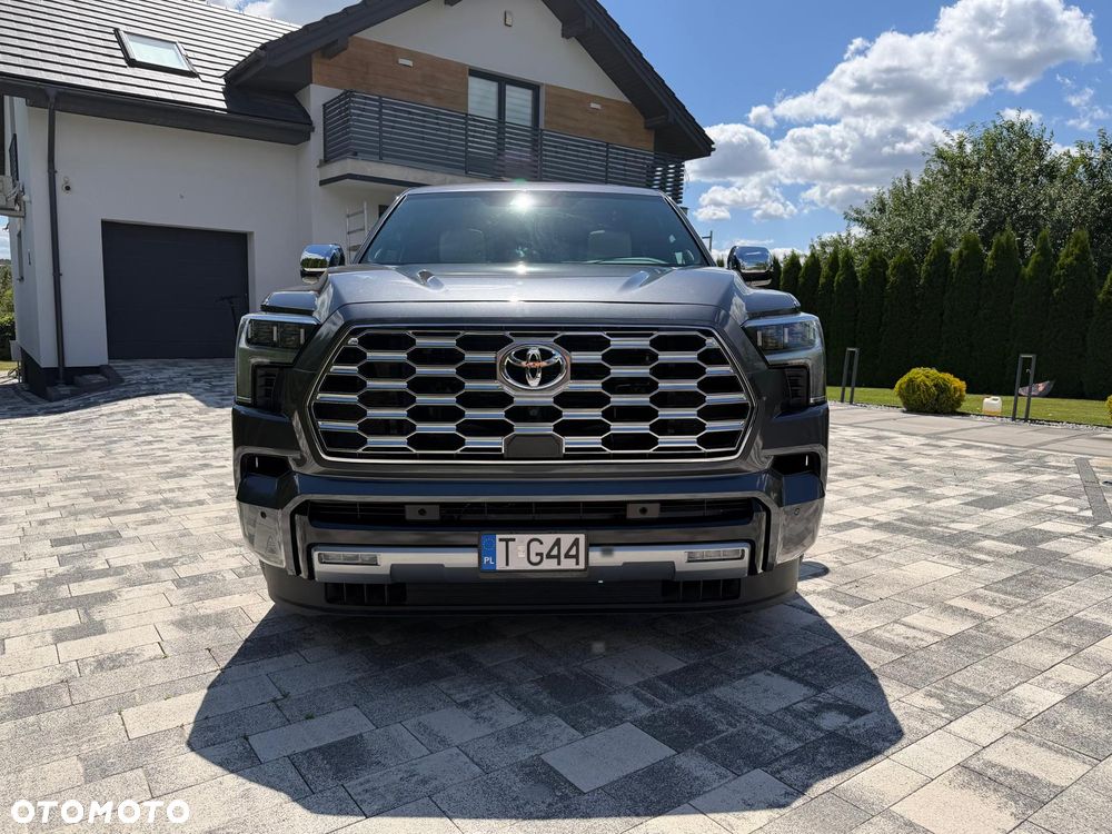 Toyota Sequoia - 9