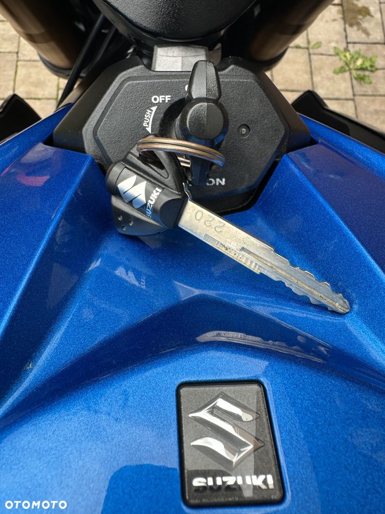 Suzuki GSX - 23
