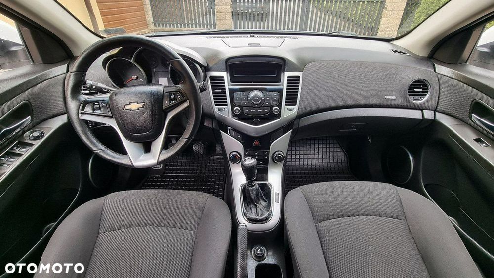 Chevrolet Cruze - 12