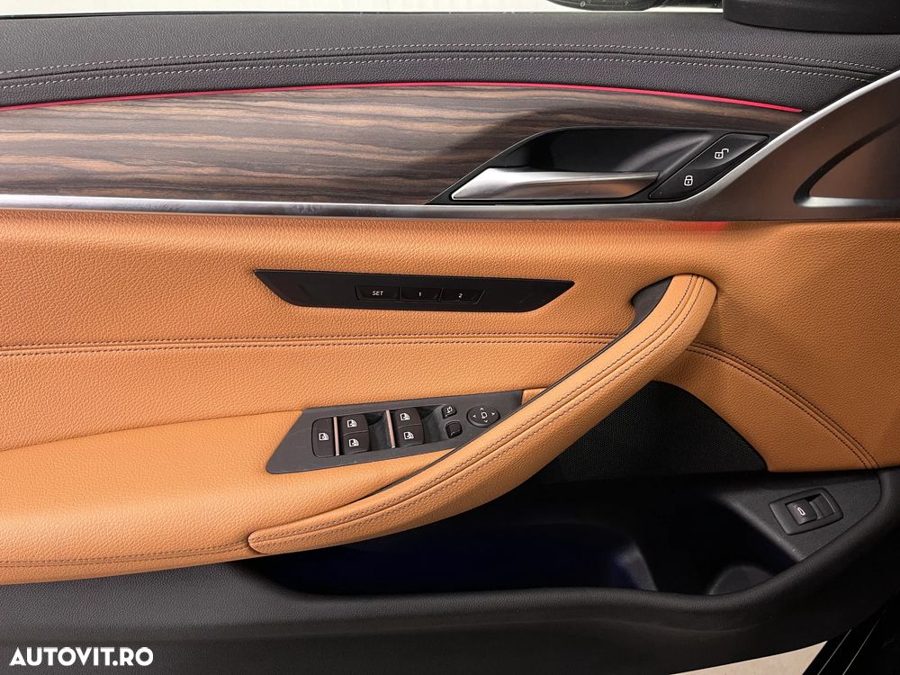 BMW Seria 5 520i Aut. Luxury Line - 33