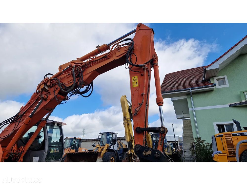 Hitachi ZX225USLC - 7