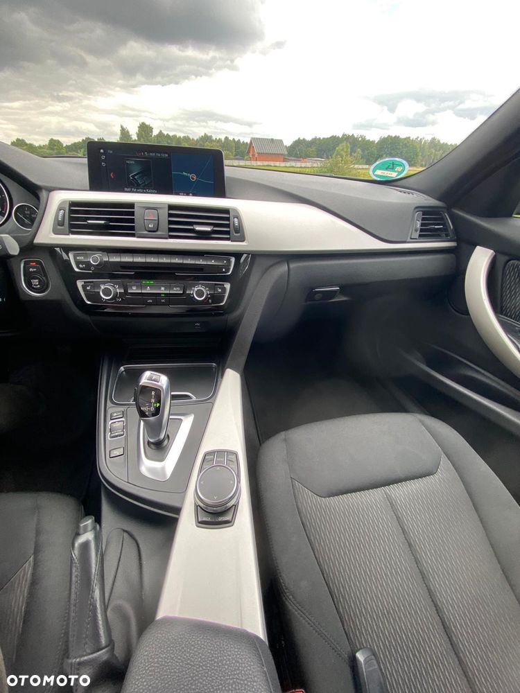 BMW Seria 3 320d xDrive - 9