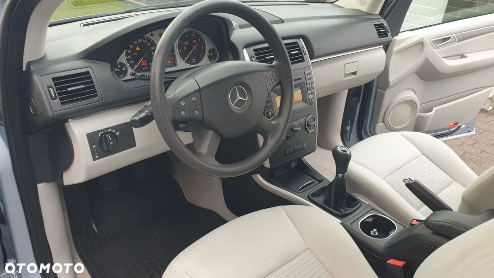 Mercedes-Benz Klasa B 180 BlueEFFICIENCY Edition - 16