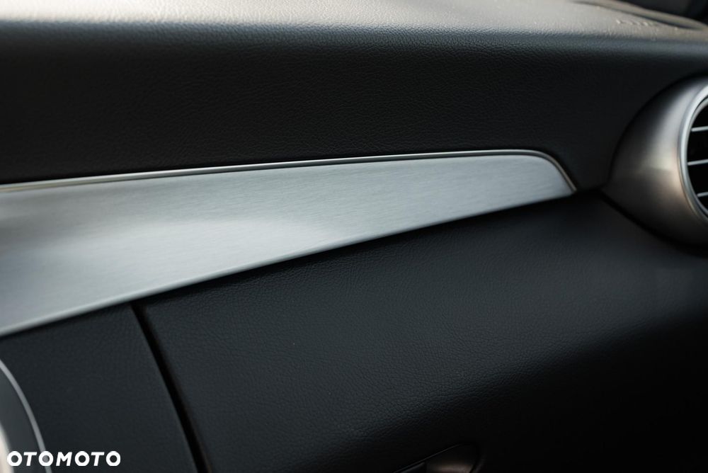 Mercedes-Benz Klasa C 300 9G-TRONIC - 32