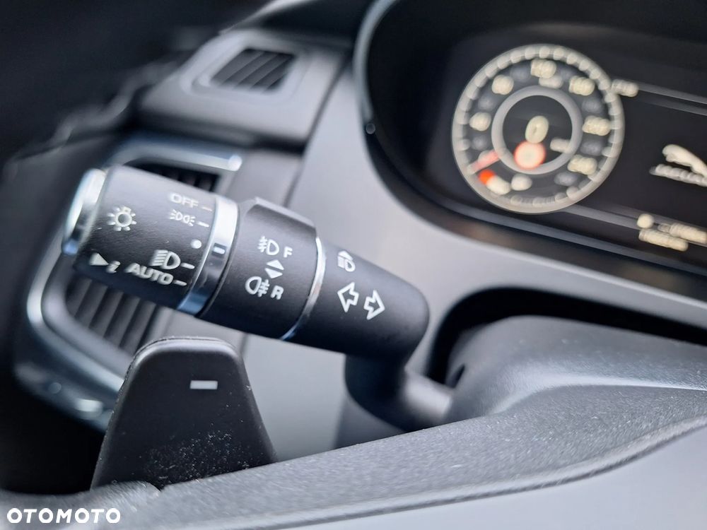 Jaguar E-Pace 2.0 i4D AWD R-Dynamic - 27