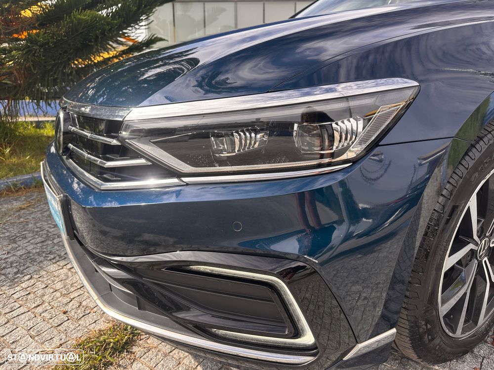 VW Passat Variant - 13