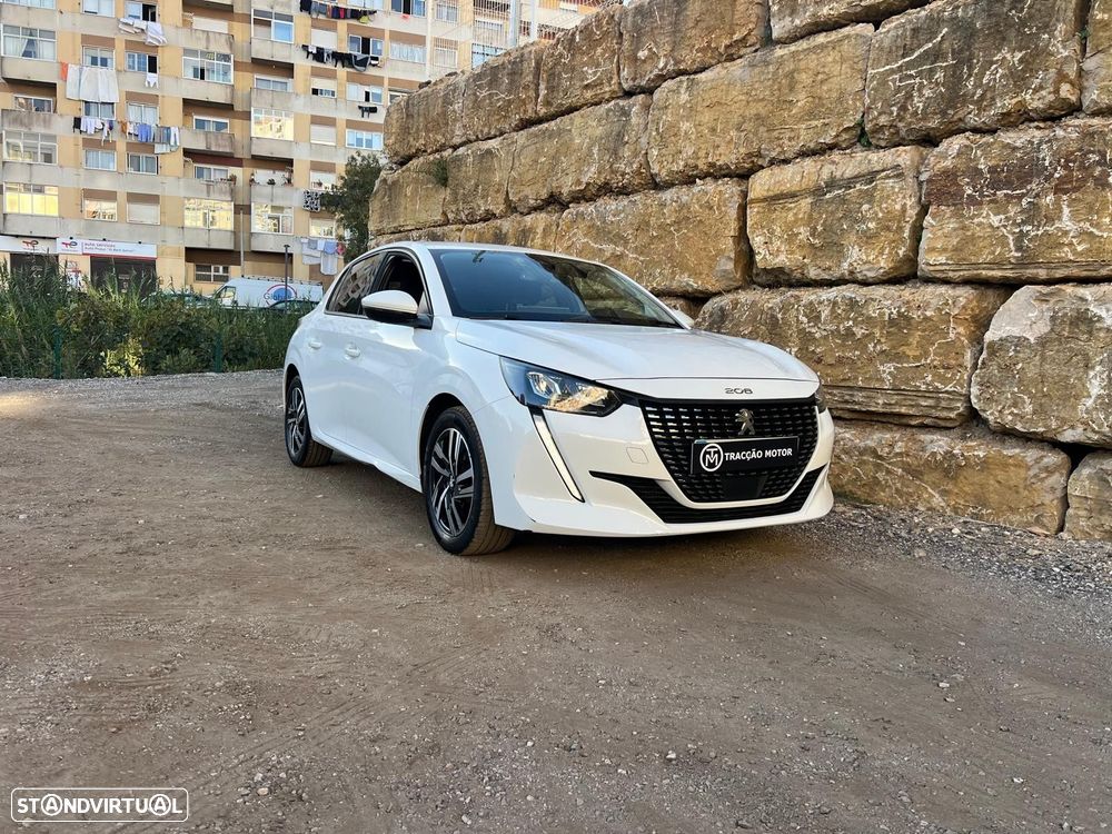 Peugeot 208 - 8