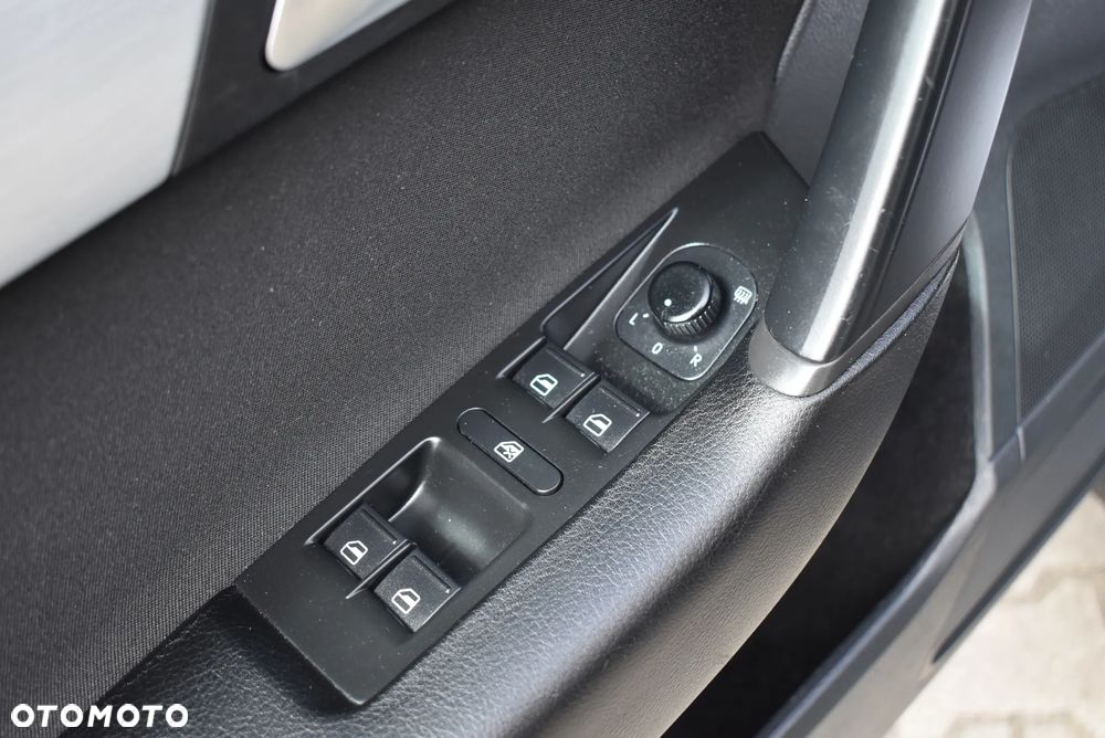 Volkswagen Passat 2.0 TDI DPF R-Line Edition - 23