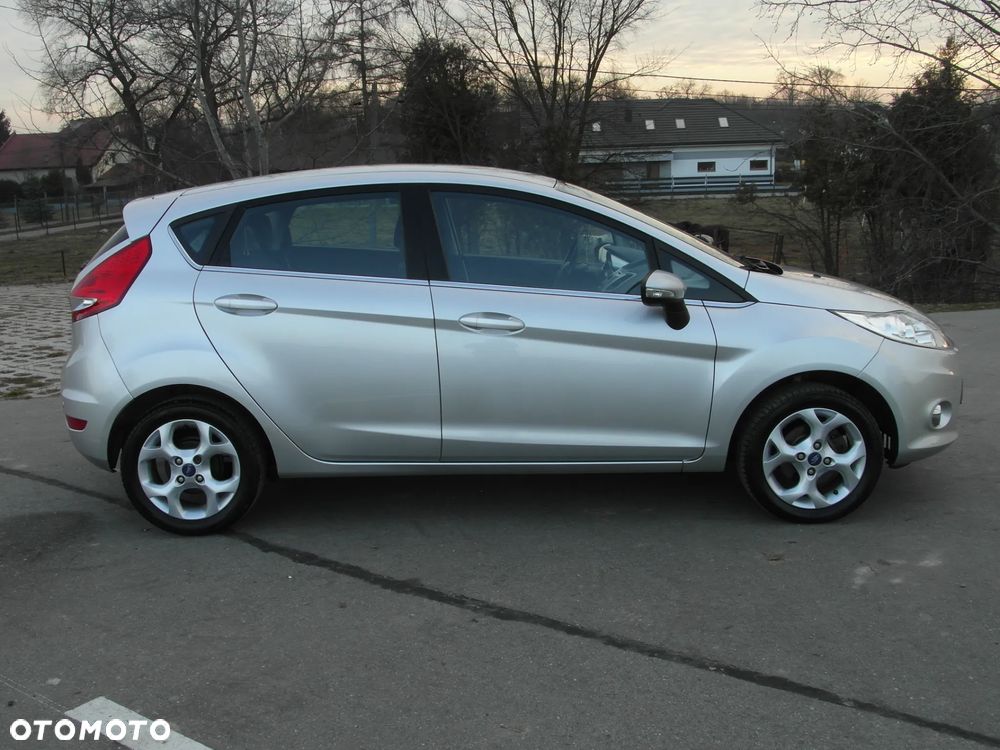 Ford Fiesta 1.25 Celebration - 12