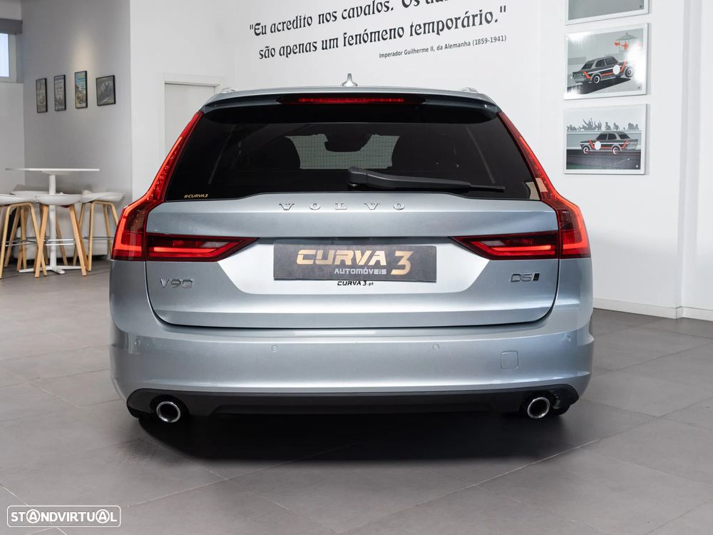 Volvo V90 2.0 D5 Momentum AWD Geartronic - 4