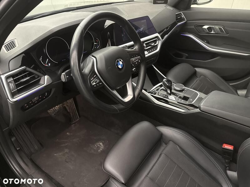 BMW Seria 3 320i xDrive - 10