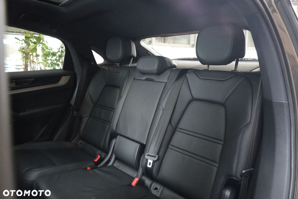 Porsche Cayenne - 24