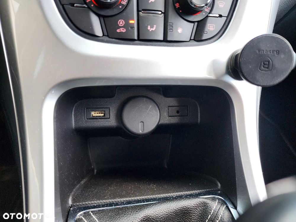 Opel Astra 1.6 Turbo Edition Sport - 26