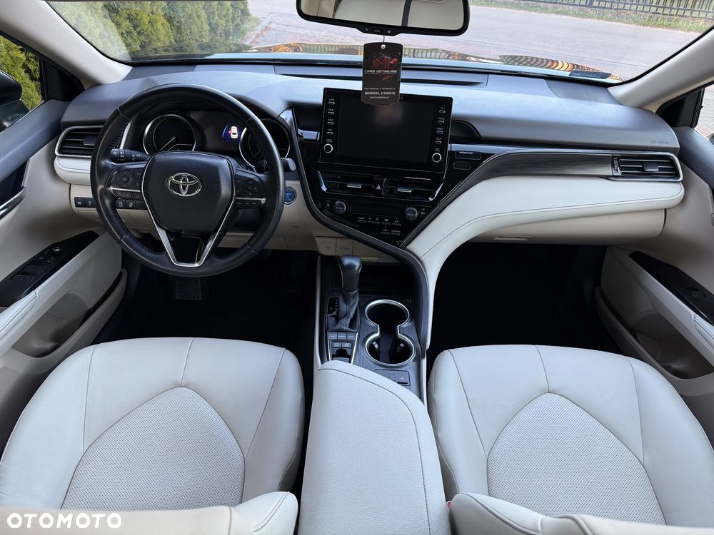 Toyota Camry 2.5 Hybrid Executive CVT - 23