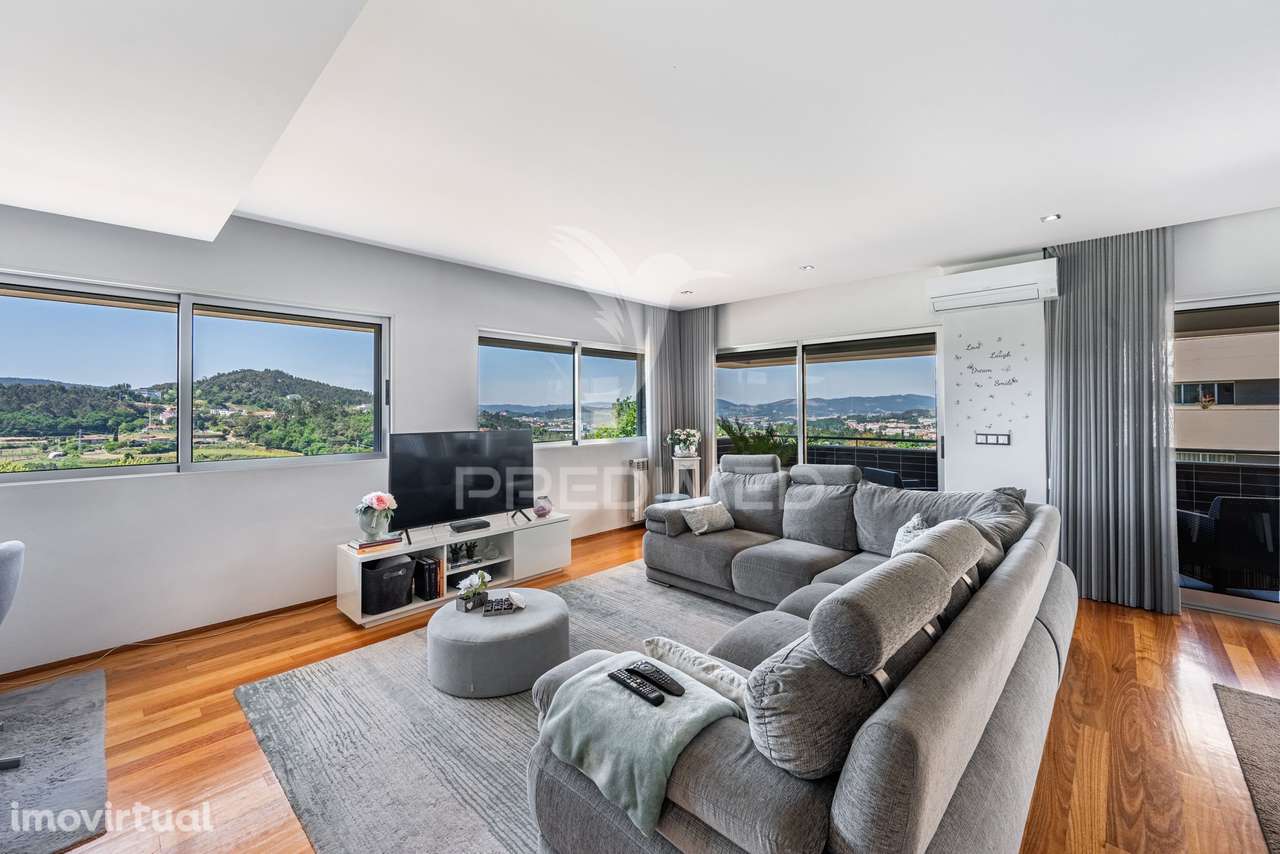 Exclusivo T3 de Prestígio em Urgezes – Luz, Sofisticação e Espaço S... - Grande imagem: 2/36