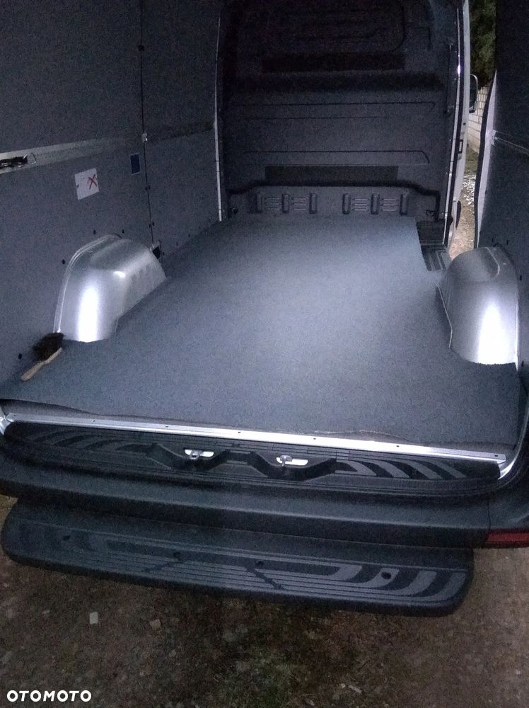 Mercedes-Benz Sprinter - 11