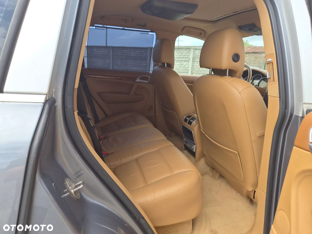 Porsche Cayenne - 16