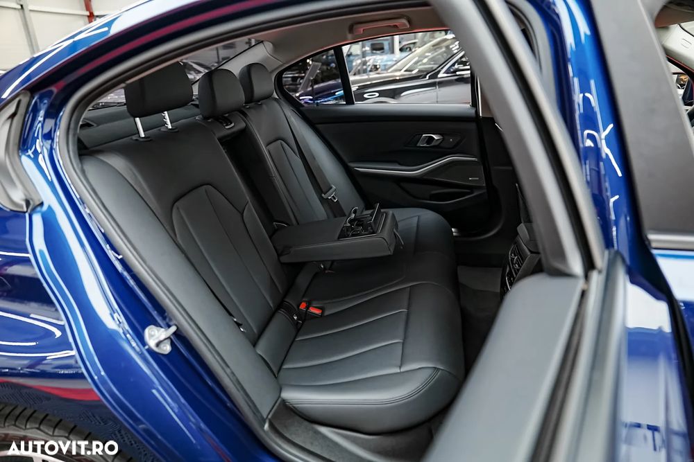 BMW Seria 3 320d Aut. Sport Line - 12