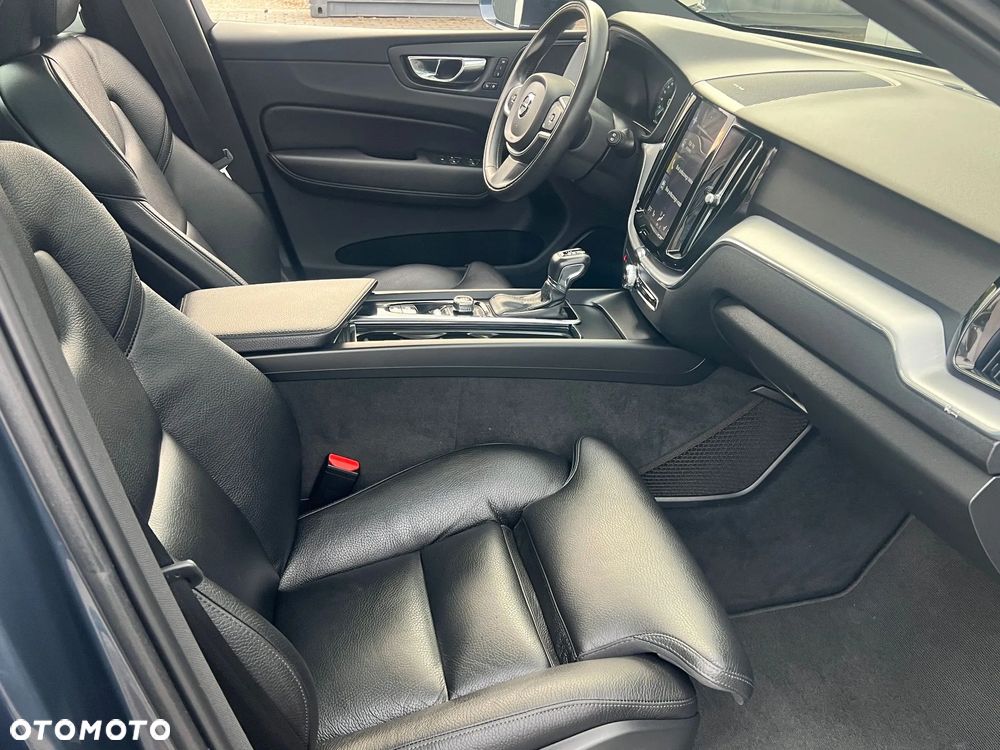 Volvo XC 60 D5 AWD Momentum - 17