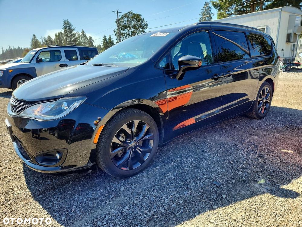 Chrysler Pacifica - 2