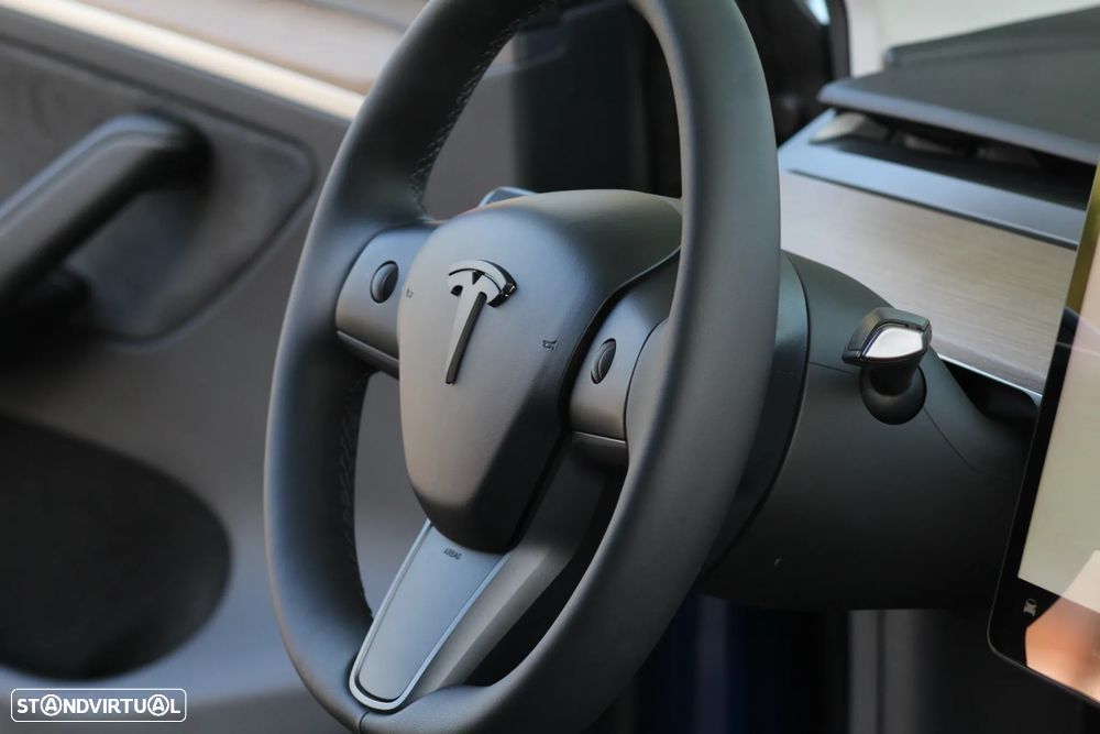 Tesla Model Y Performance Dual Motor AWD - 28