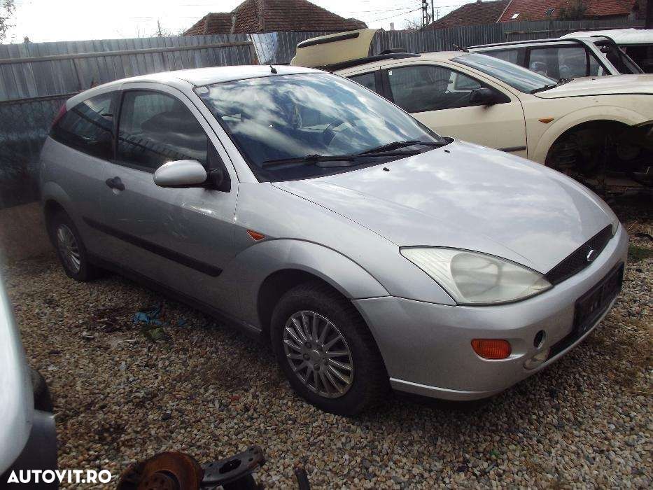 Dezmembrez Ford Focus 1 hatchback 3 usi 1.6 benzina carlig clima - 2