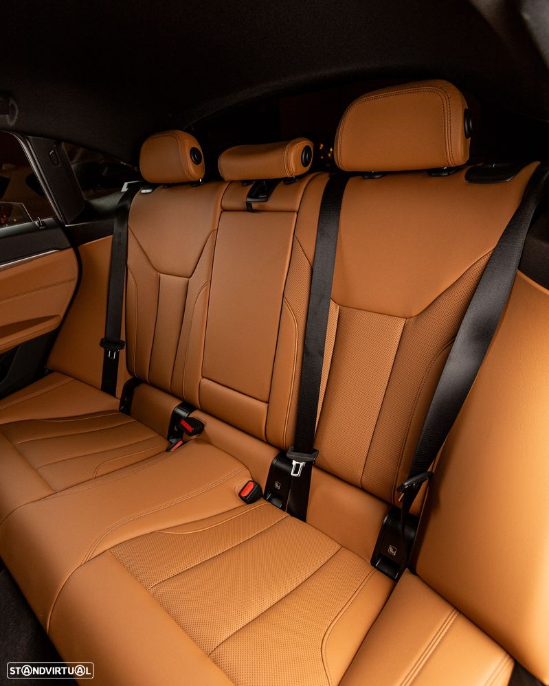 BMW i4 eDrive40 Edição Desportiva M - 14