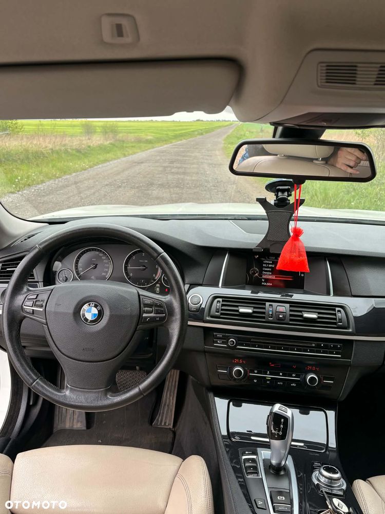 BMW Seria 5 520d xDrive - 14