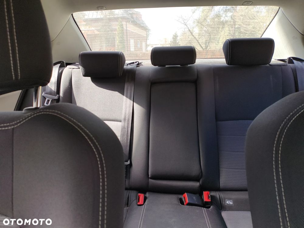 Toyota Avensis 1.8 Premium - 17