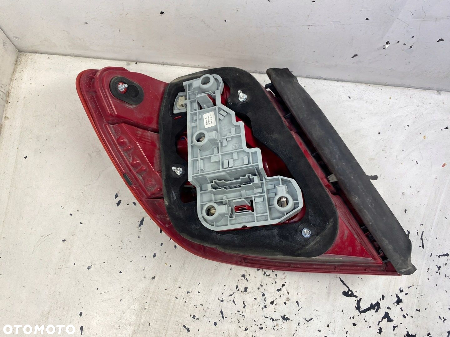 MERCEDES W204 LIFT LAMPA PRAWY TYŁ A2048202464 - 11