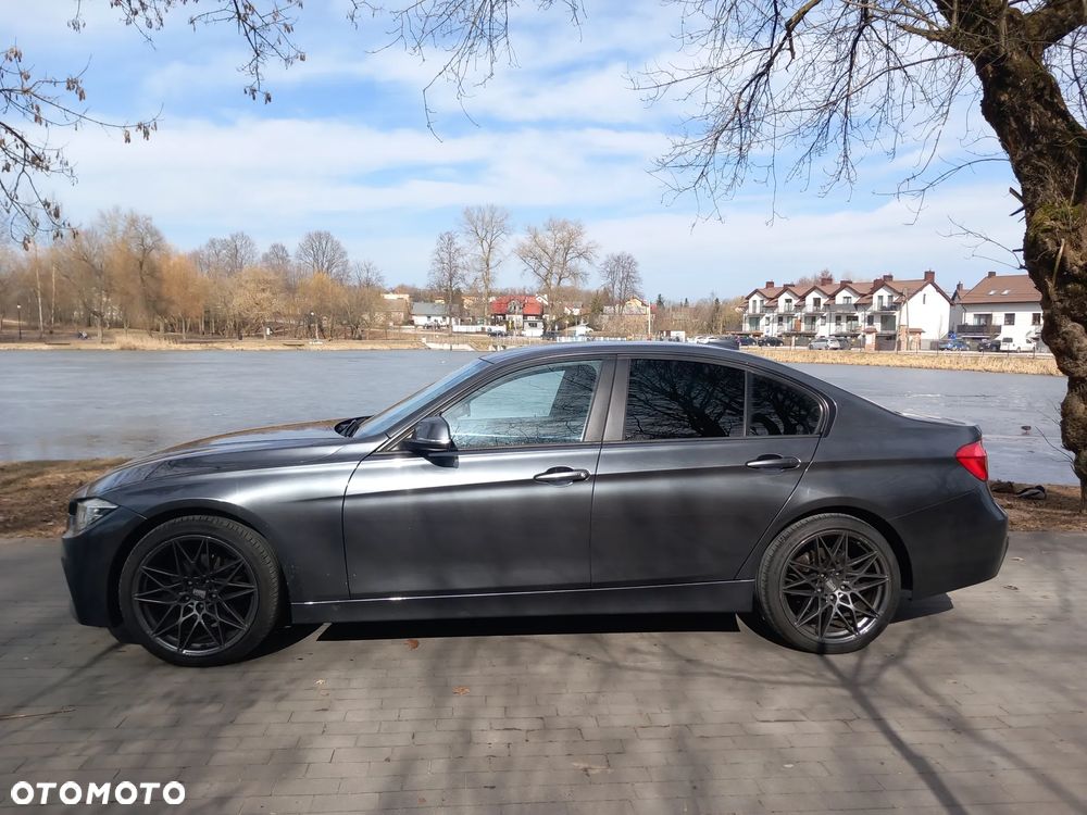 BMW Seria 3 318d Sport Line - 3
