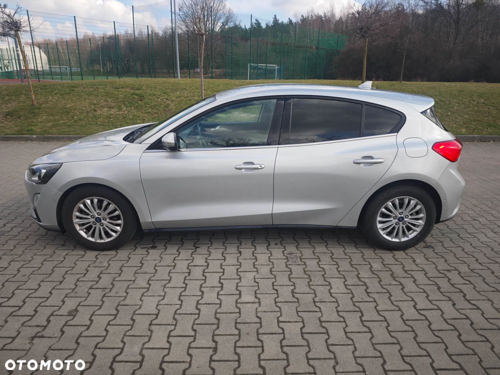 Ford Focus 1.0 EcoBoost Hybrid TITANIUM - 2