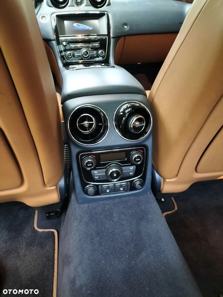 Jaguar XJ 3.0 T AWD LWB Portfolio - 13