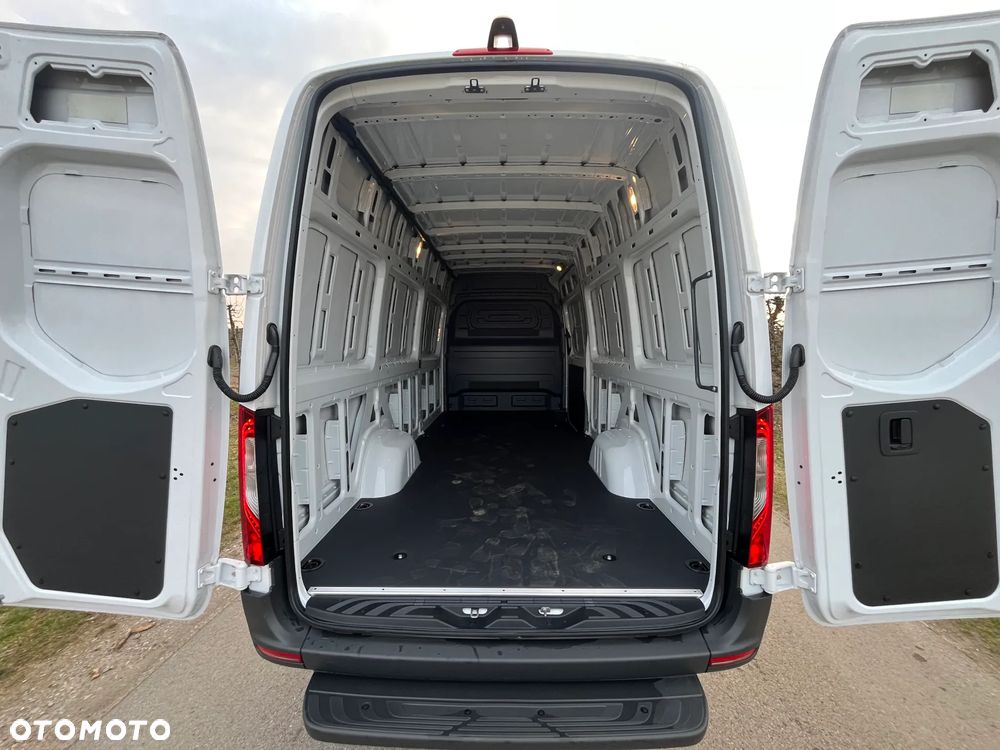 Mercedes-Benz 314 eSprinter Furgon 3.5t - 7