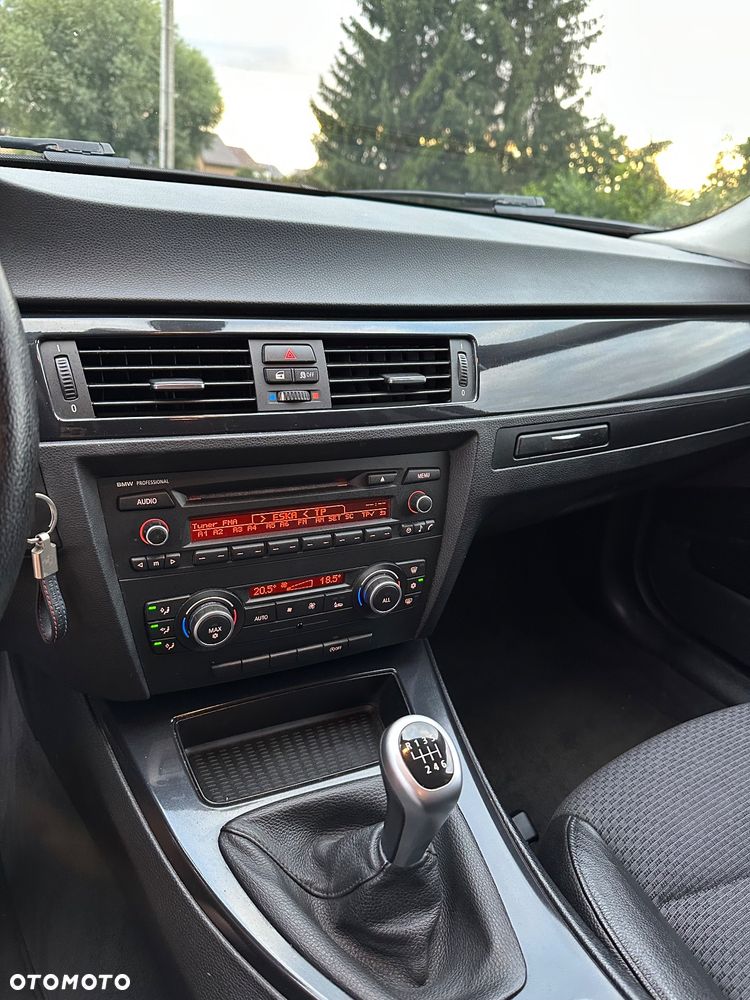 BMW Seria 3 318d DPF Edition Exclusive - 15