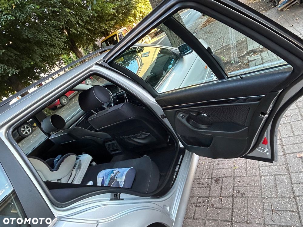 BMW Seria 5 520i - 8