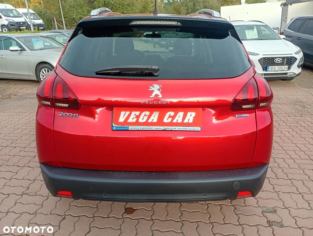 Peugeot 2008 1.2 Pure Tech Style S&S - 23