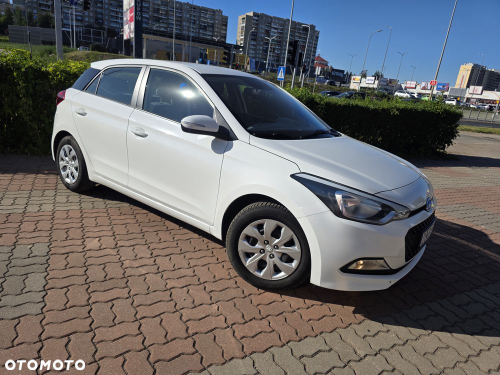 Hyundai i20 1.2 YES Gold - 12