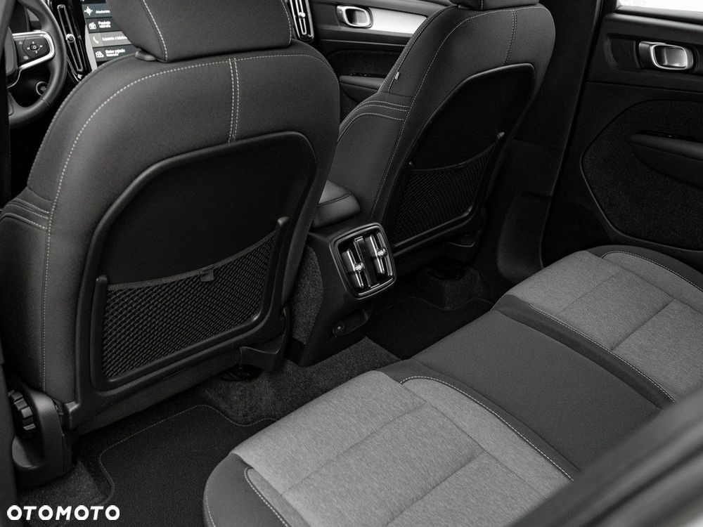 Volvo XC 40 T3 Momentum Pro - 26