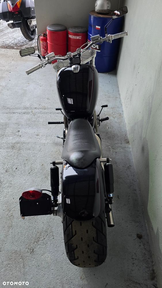 Suzuki Intruder - 18