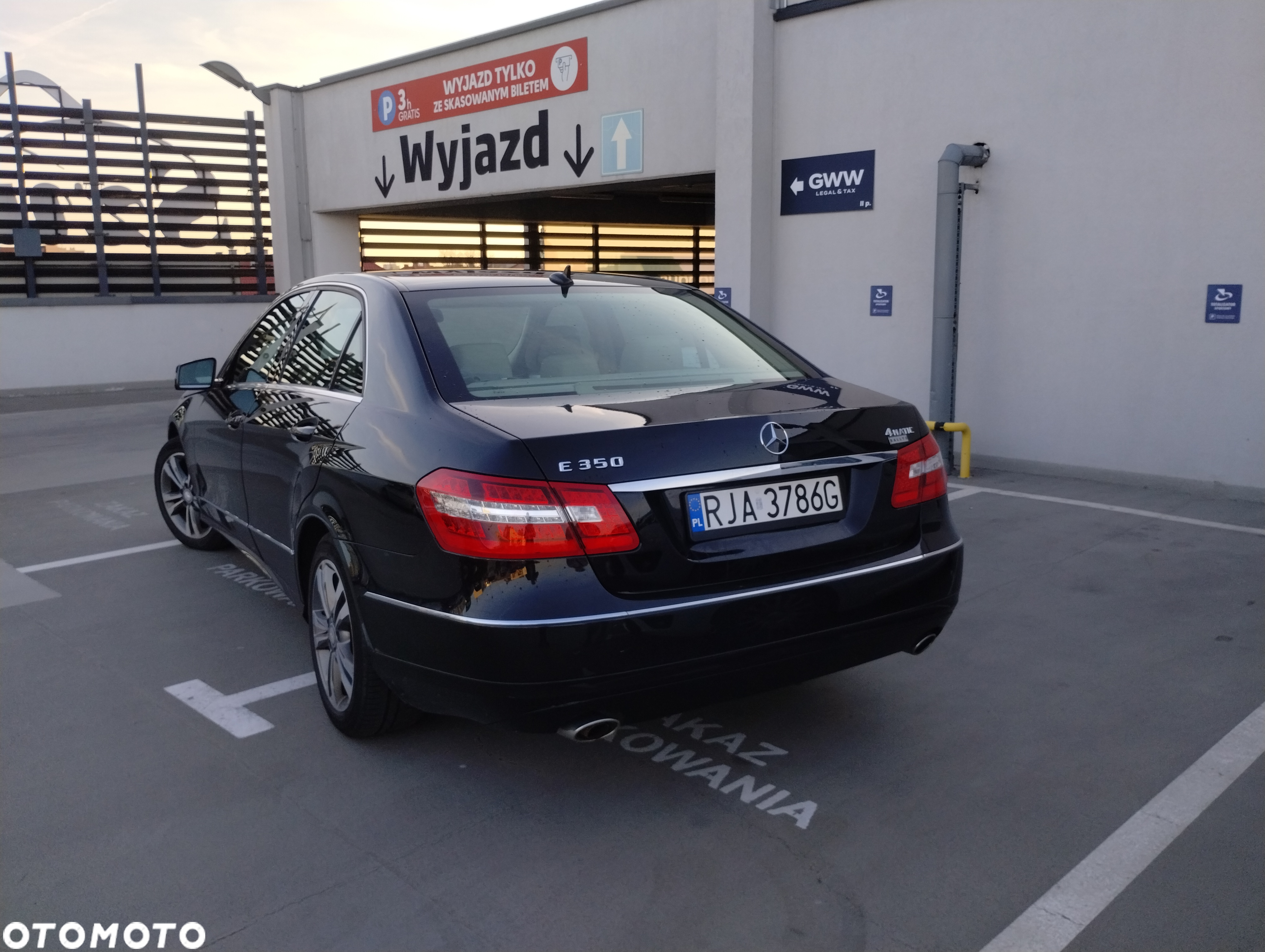 Mercedes-Benz Klasa E 350 4Matic 7G-TRONIC - 6